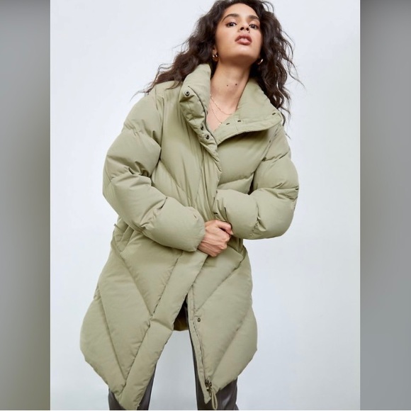 Wilfred - The Cloud Puff Mid (Aritzia) - Picture 6 of 14